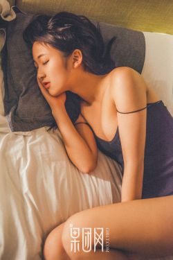 美女把衣服脱个精光无遮掩